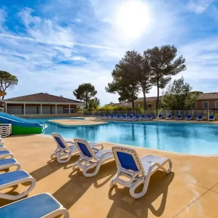 Maison Cosy Avec Piscine Partagee A *